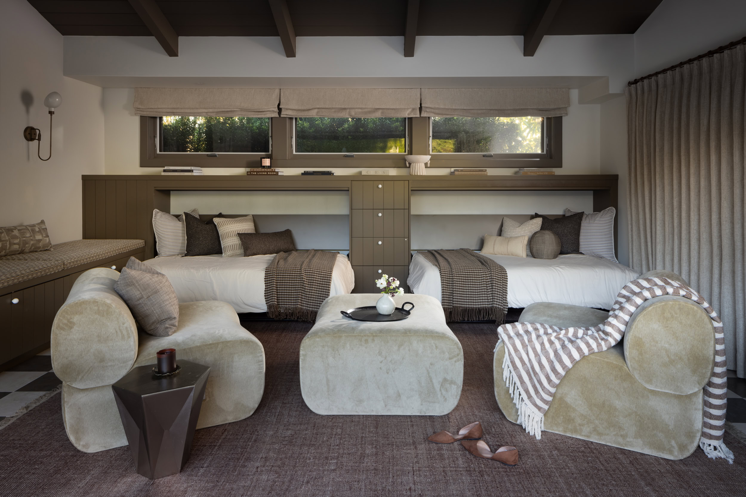 Modern living room interior with stylish sofas and contemporary decor for a comfortable home.